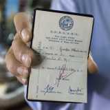 Il nostro stupore cresce quando Dario ci mostra un passaporto massonico del 1984, privo di foto ma con il nome del proprietario chiaramente leggibile, che serviva come �documento d�identit�� e veniva usato per avere rapporti diplomatici con adepti di altre logge
